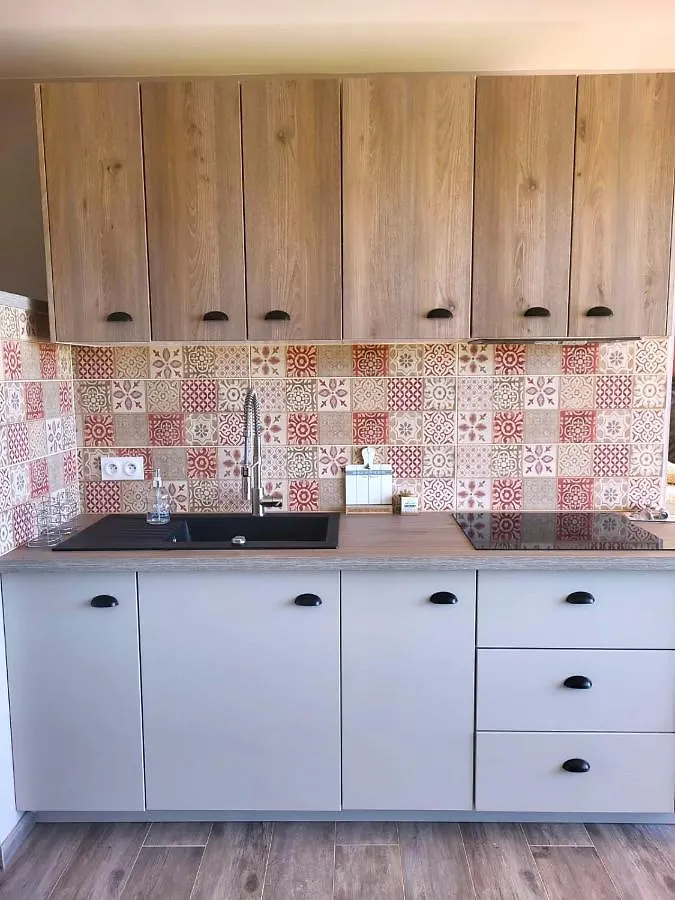 Aux Jolies Pierres Apartment Laouque Homestay