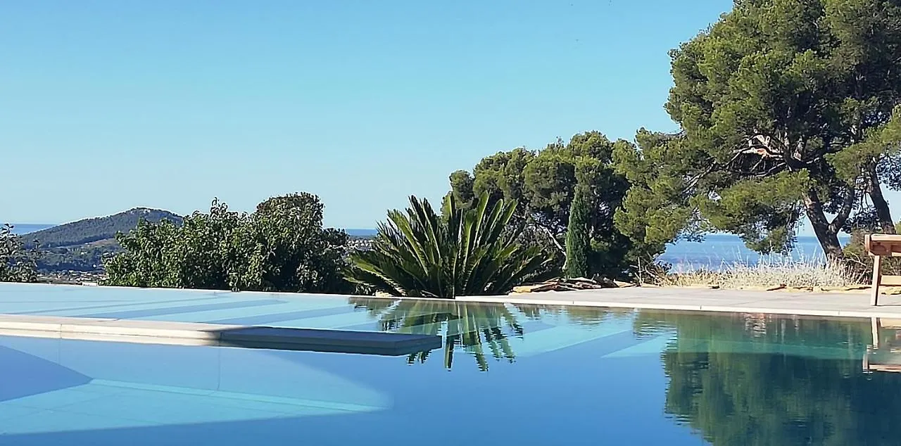 Aux Jolies Pierres Apartment Laouque Homestay