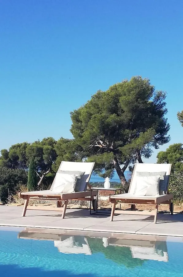 Aux Jolies Pierres Apartment Laouque Homestay