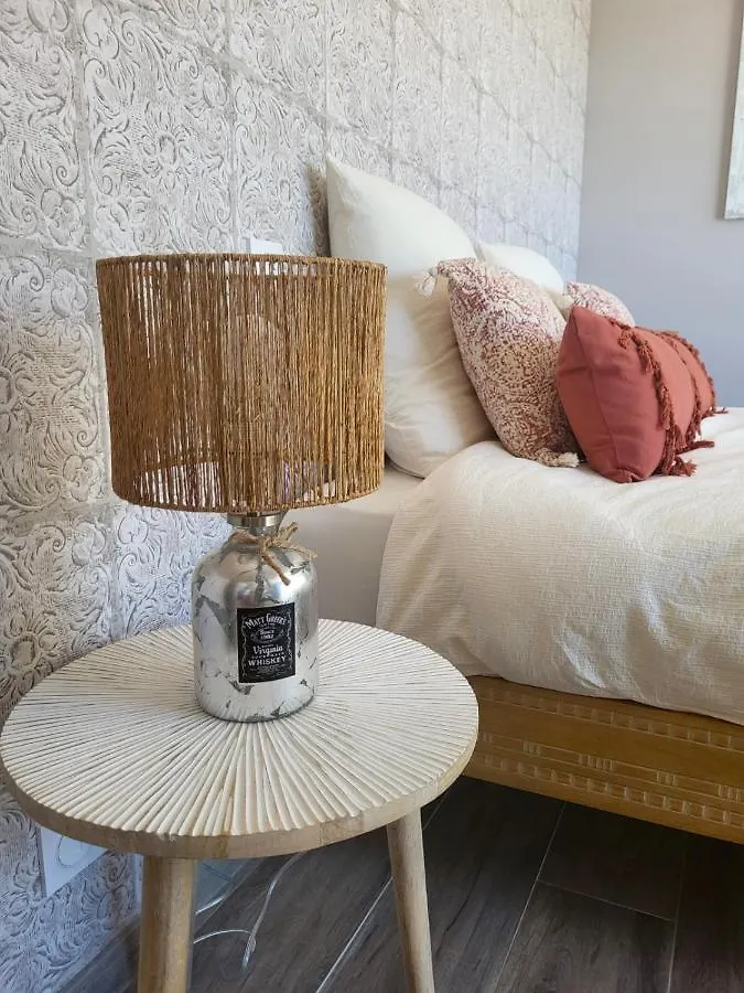 Homestay Aux Jolies Pierres Apartment Laouque